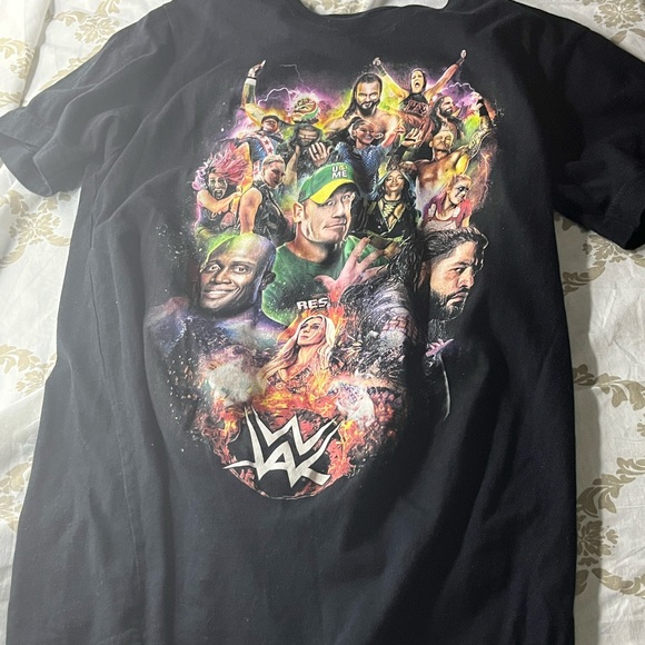 Black shirt with the WWE Superstars/Divas - Picture 1 of 1